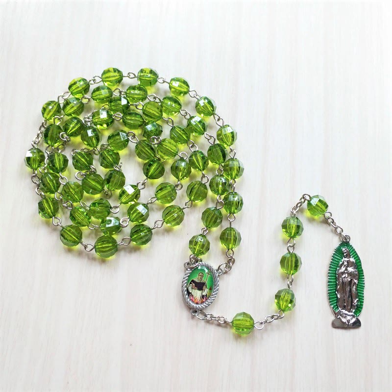 Christianartworkshop Rosario con catena in lega di cristallo verde poliedro da 8 mm con San Giuda Taddeo e Nostra Signora di Guadalupe - Verde - image 0
