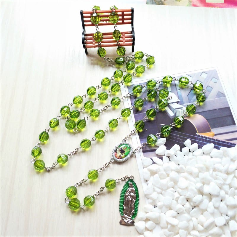 Christianartworkshop Rosario con catena in lega di cristallo verde poliedro da 8 mm con San Giuda Taddeo e Nostra Signora di Guadalupe - image 3
