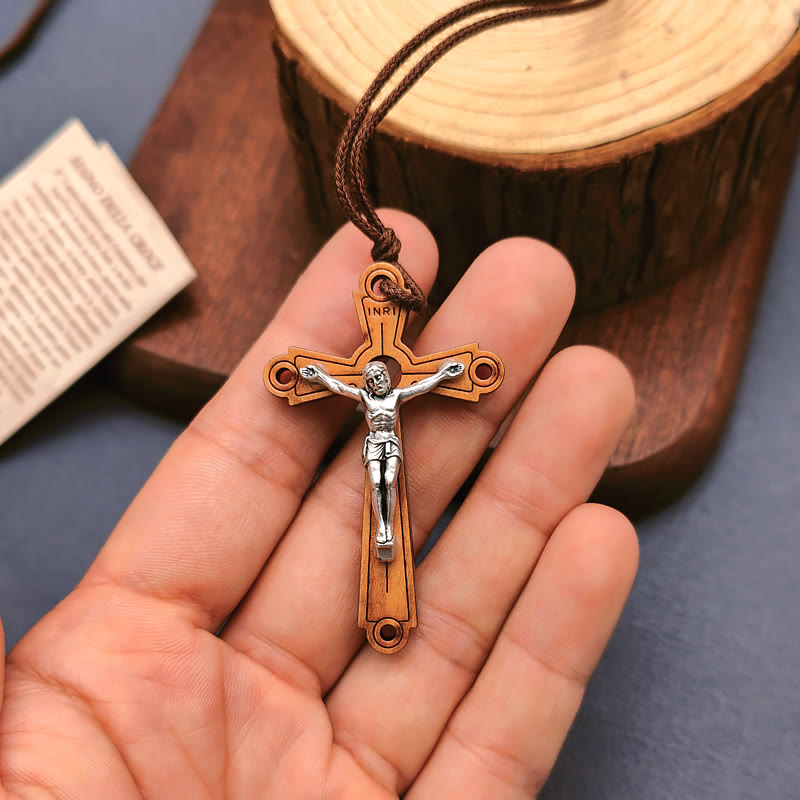 Collana con ciondolo devozionale in legno d'ulivo con crocifisso in stile classico Christianartworkshop - image 3