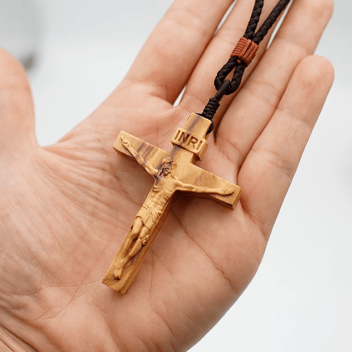 Christianartworkshop Collana in legno con crocifisso di Gesù - image 5