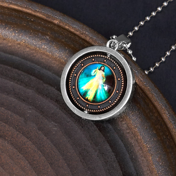 Christianartworkshop Collana con ciondolo girevole in stile retrò con icona di Gesù, San Benedetto, Vergine e Maria - Gesù e Maria - image 4