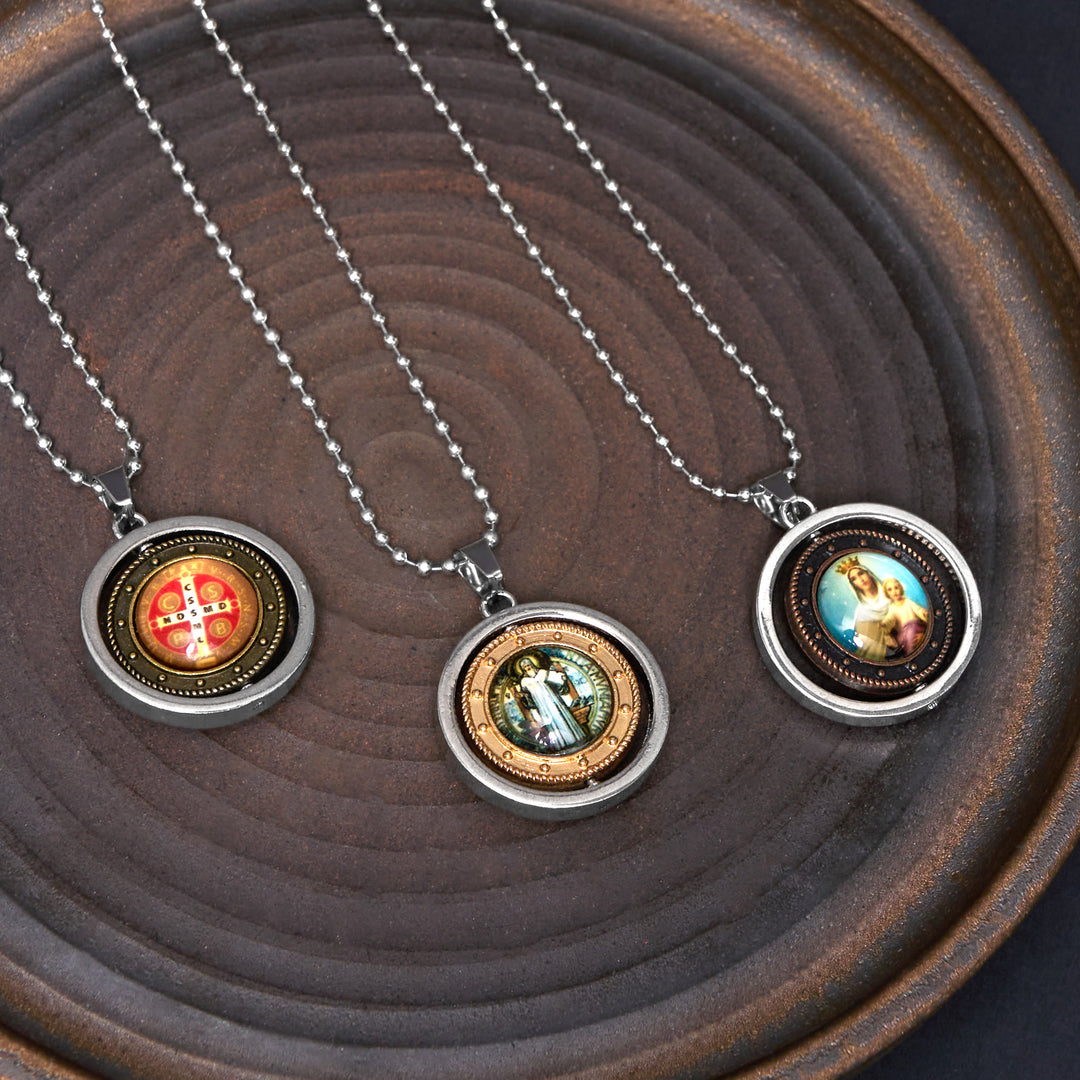 Christianartworkshop Collana con ciondolo girevole in stile retrò con icona di Gesù, San Benedetto, Vergine e Maria - image 12