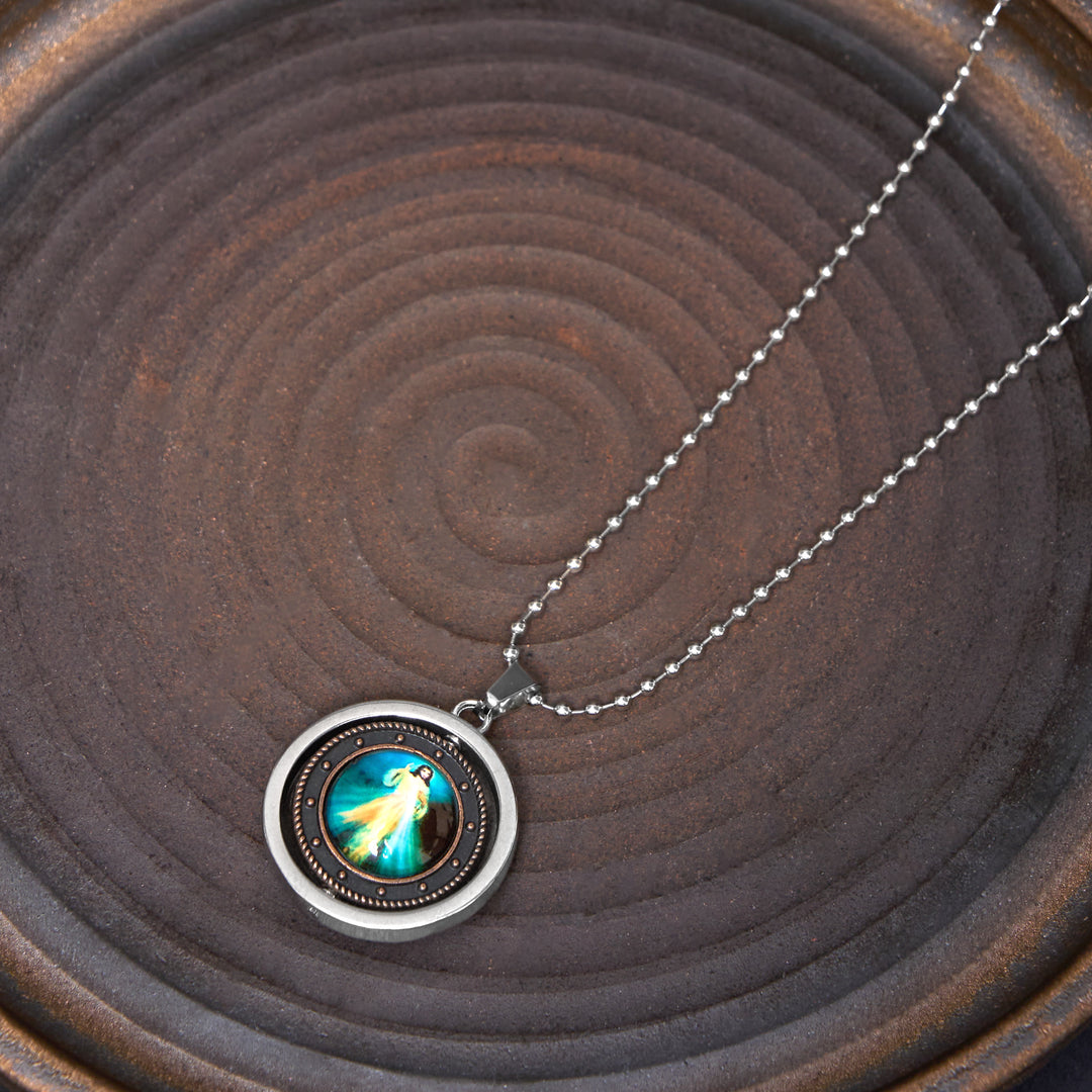 Christianartworkshop Collana con ciondolo girevole in stile retrò con icona di Gesù, San Benedetto, Vergine e Maria - image 10