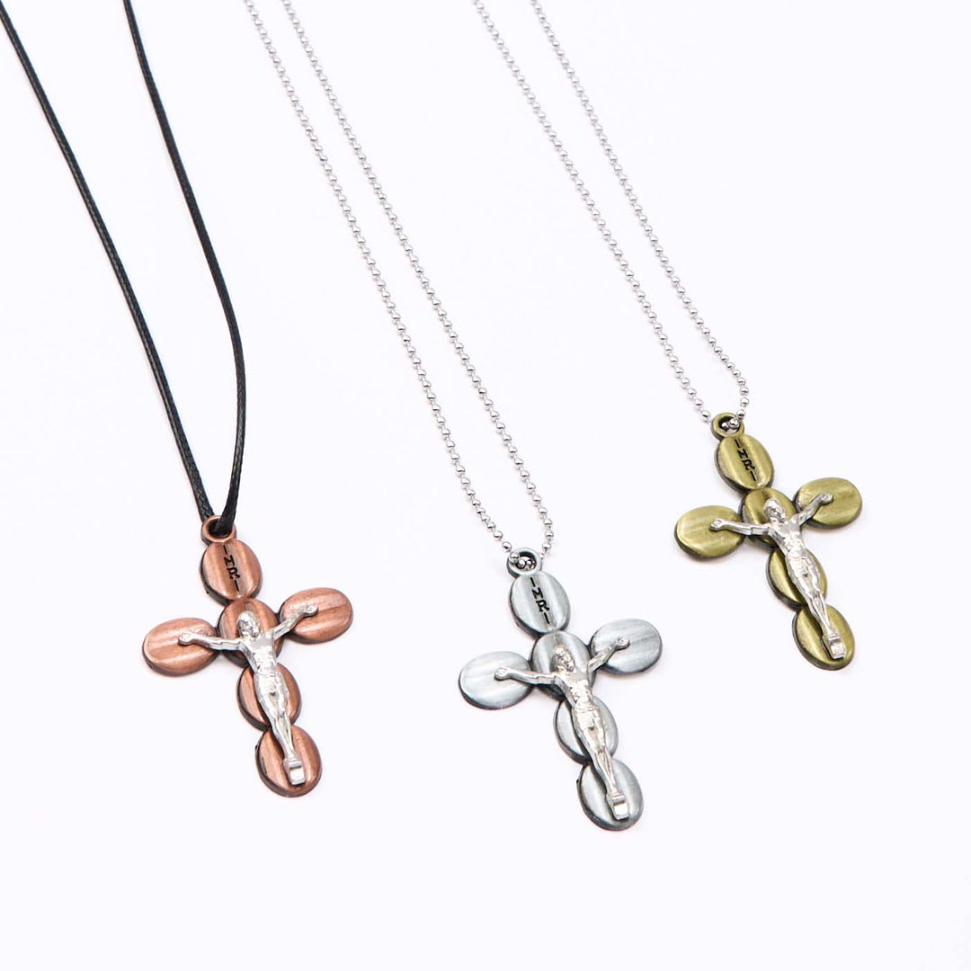 Collana con ciondolo e amuleto religioso protettivo con crocifisso in stile semplice Christianartworkshop - image 2