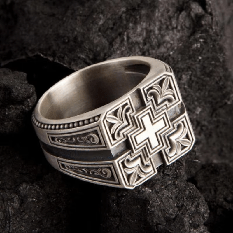 Christianartworkshop Anello con croce gotica intricata, stile audace e dettagliato, gioiello religioso - image 1