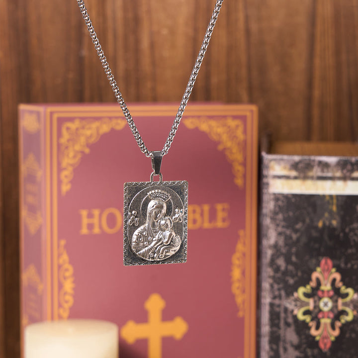 Collana con ciondolo a medaglia di Gesù e Maria, Madonna e Bambino, stile classico Christianartworkshop - image 1