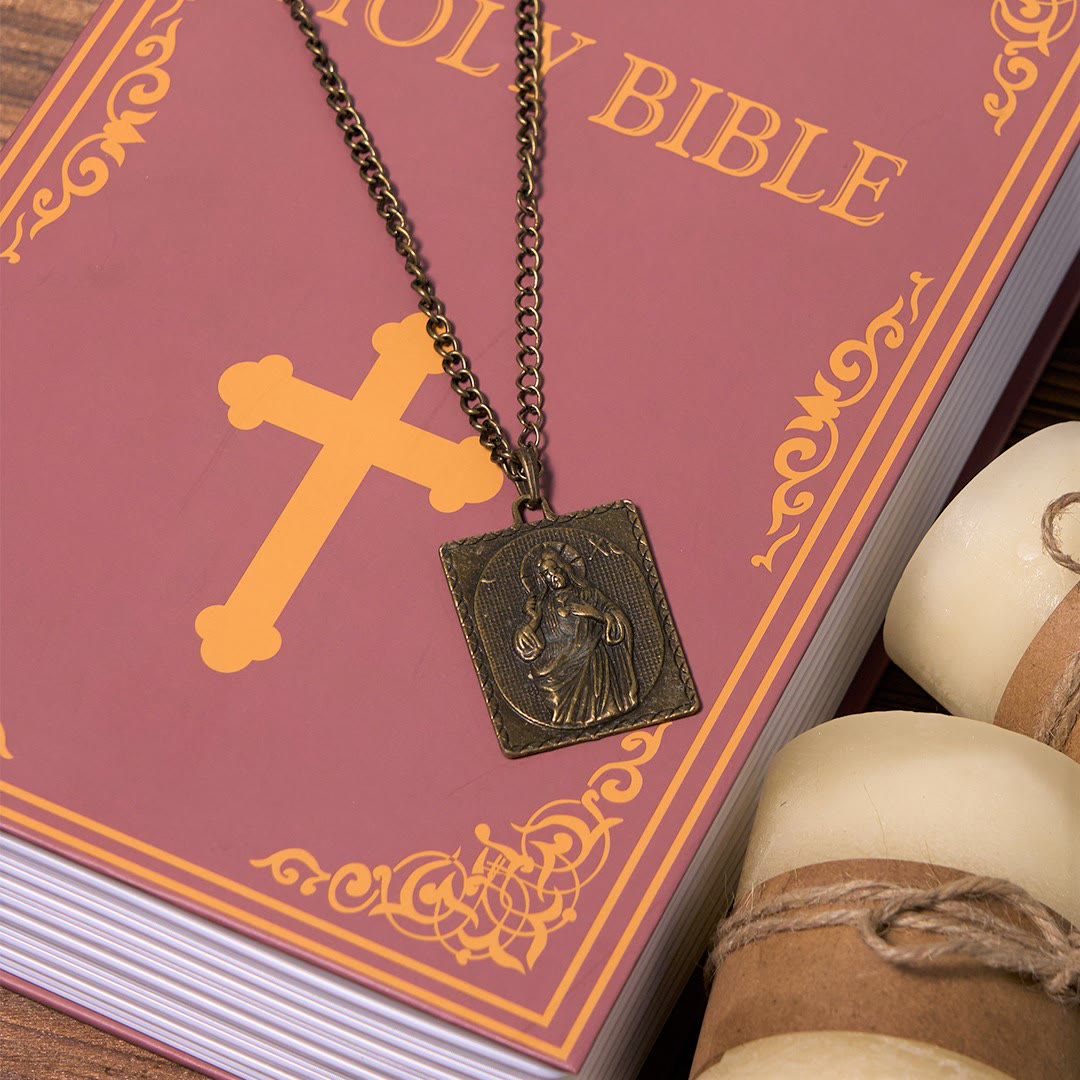 Collana con croce del Sacro Cuore in bronzo scolpito in stile classico europeo di Christianartworkshop - image 4