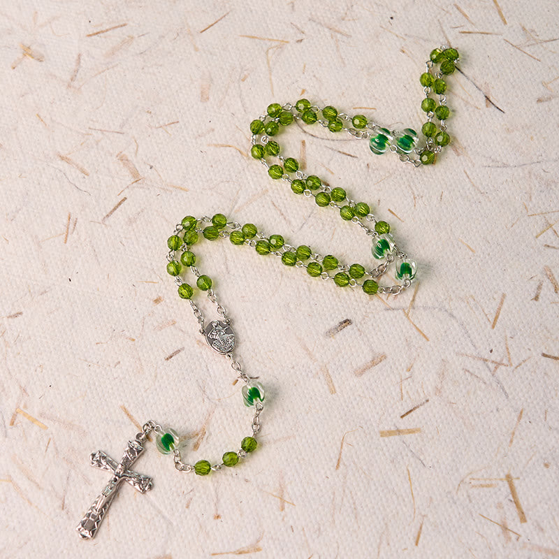 Christianartworkshop Rosario in lega di cristallo verde poliedrico da 6 mm con crocifisso e assunzioni della Vergine Maria - image 2