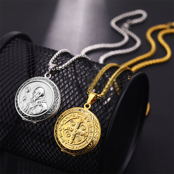 Collana con ciondolo a medaglione bifacciale inciso in stile classico di San Benedetto Christianartworkshop - image 0