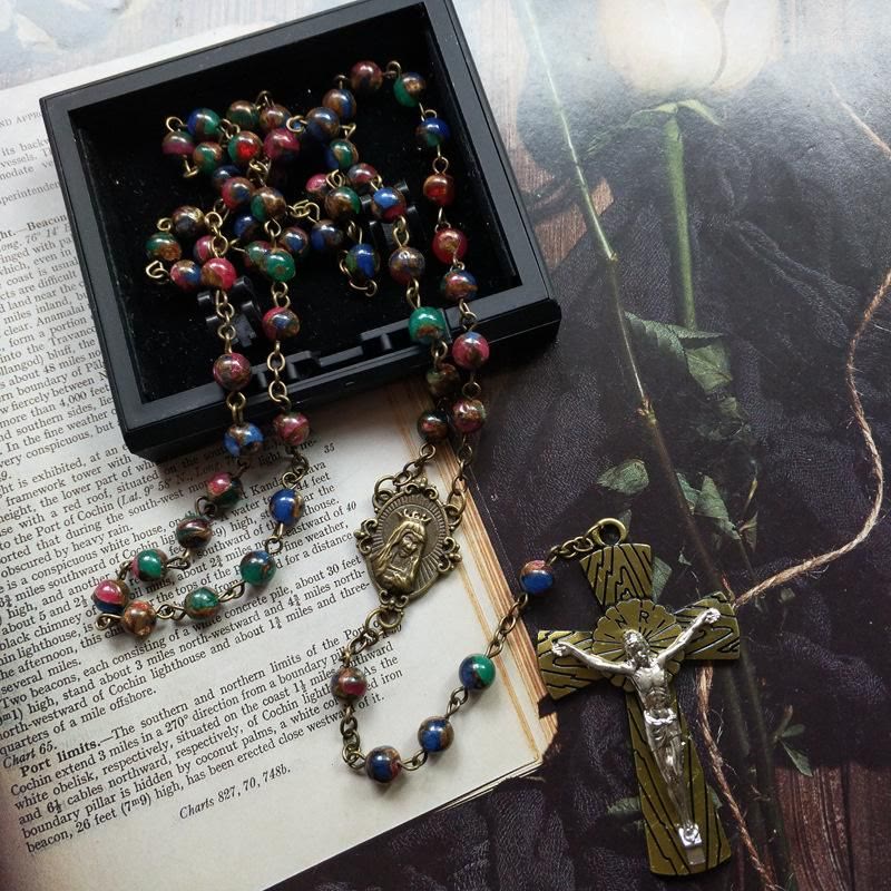 Rosario con catena in lega di pietra multicolore rotonda da 6 mm con Vergine Maria e Crocifisso Christianartworkshop - image 1