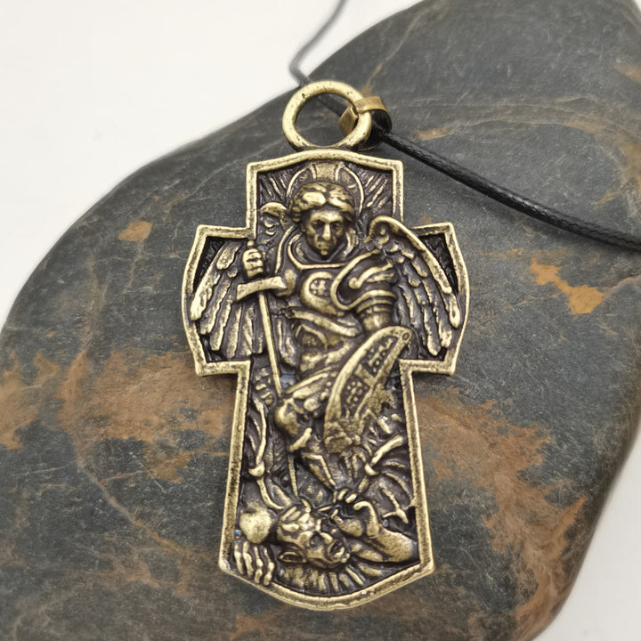 Christianartworkshop Collana con ciondolo in titanio con medaglia di San Michele Arcangelo "Proteggici" - D'oro - Cordino di pelle - image 4