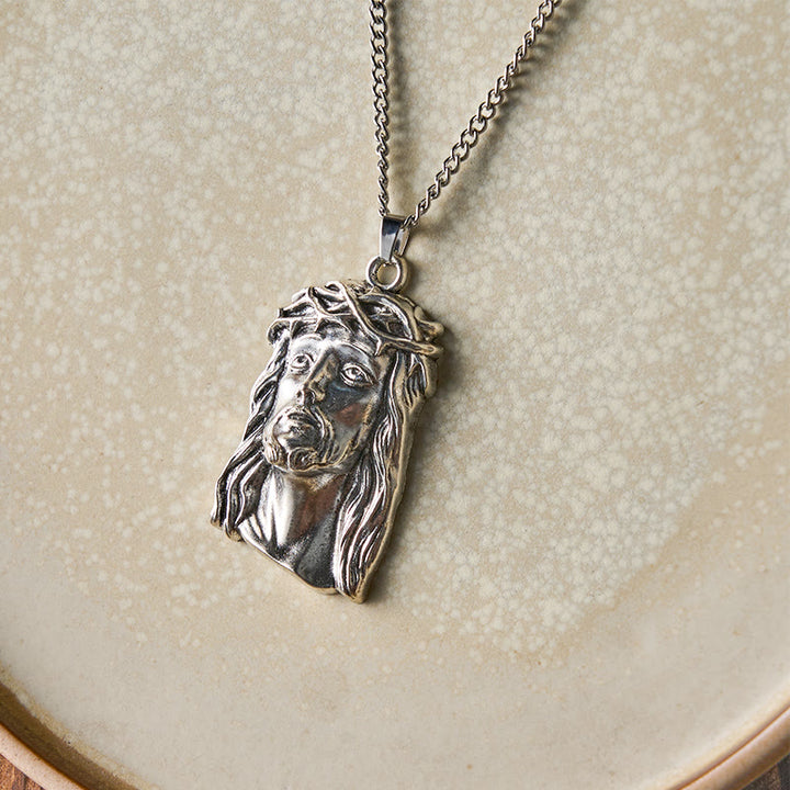 Collana con ciondolo della fede benedetta di Gesù, corona di spine in stile realistico di Christianartworkshop - image 3