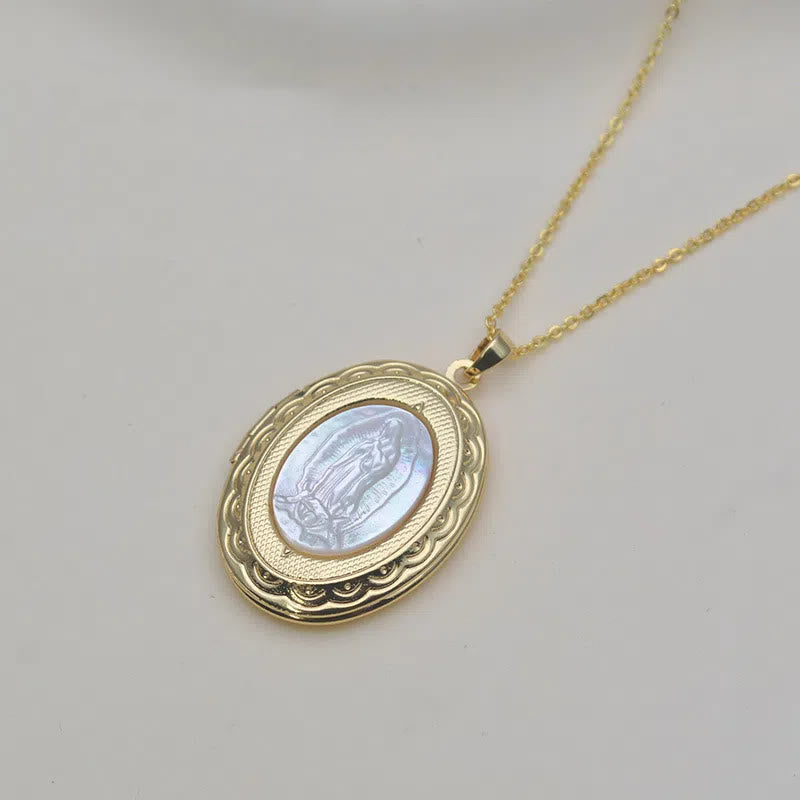 Collana con ciondolo a forma di medaglione di Nostra Signora di Guadalupe in stile classico Christianartworkshop - image 2