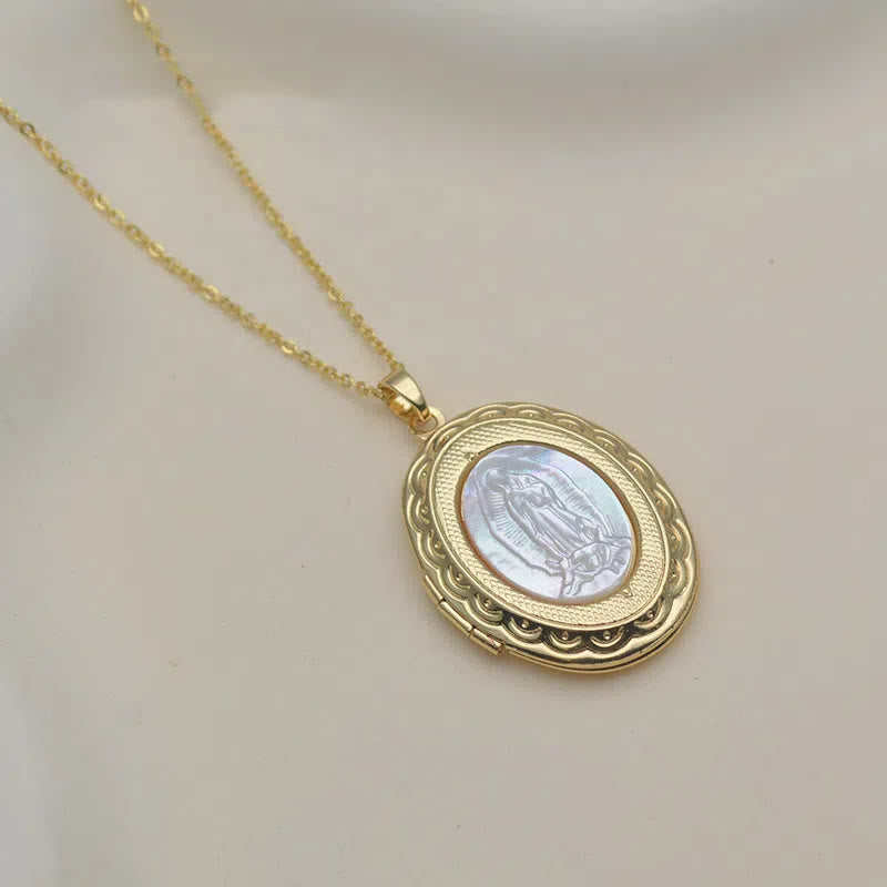 Christianartworkshop Collana con ciondolo a forma di medaglione della Madonna di Guadalupe in stile classico - Nostra Signora di Guadalupe - image 0