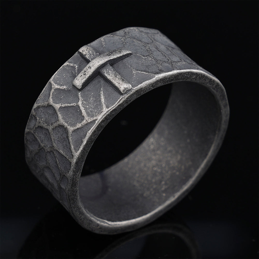 Christianartworkshop Anello con croce in pietra forgiata in stile vintage con texture antica - image 1