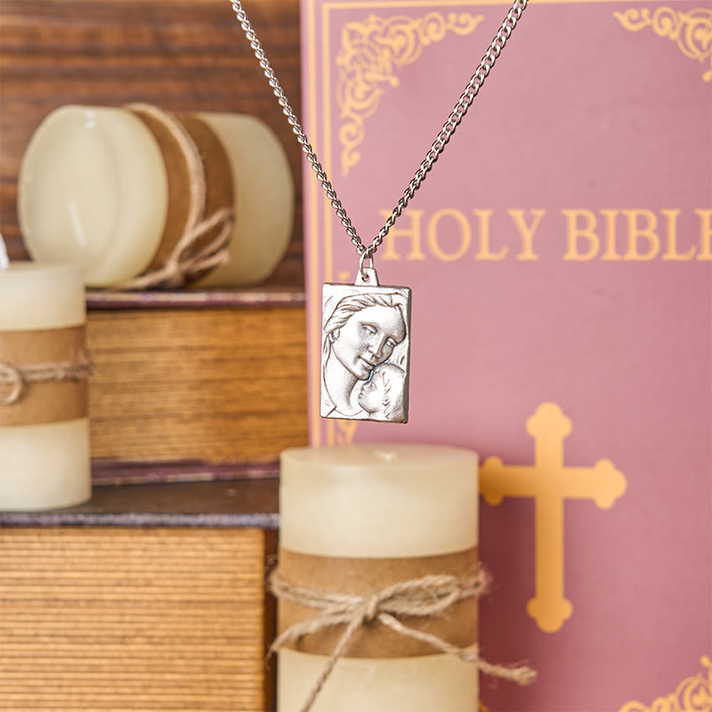 Collana con ciondolo amuleto in rilievo raffigurante Madonna col Bambino in stile classico Christianartworkshop - image 1