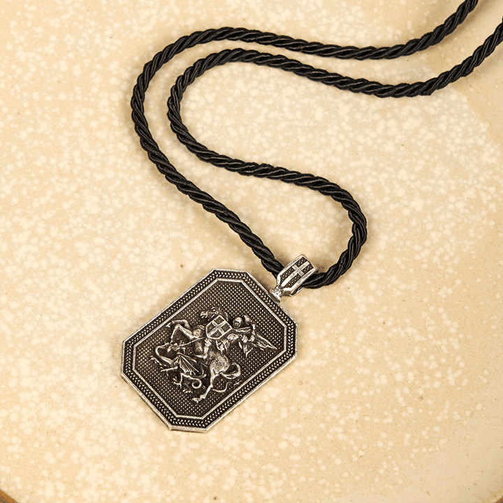 Collana con ciondolo di preghiera e protezione in stile classico di San Giorgio e il drago Christianartworkshop - image 9