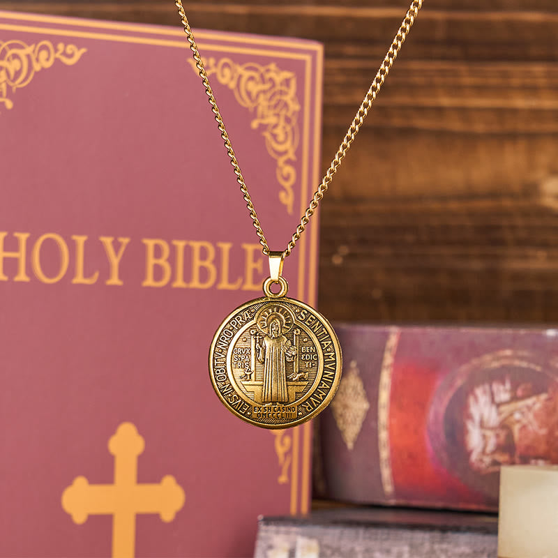 Collana con pendente in stile classico con simbolo di San Benedetto realizzata a mano Christianartworkshop (3 colori) - D'oro - image 3