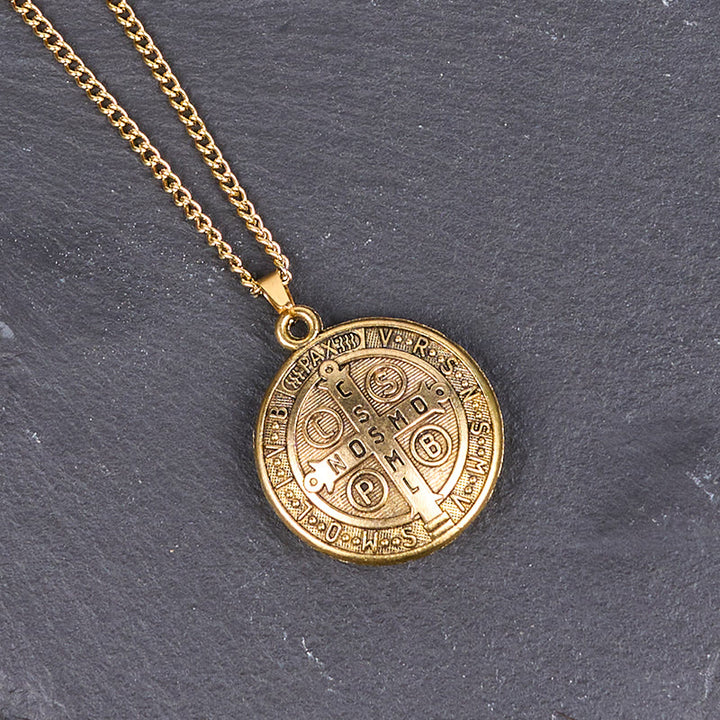 Collana con pendente in stile classico con simbolo di San Benedetto realizzata a mano Christianartworkshop (3 colori) - image 8