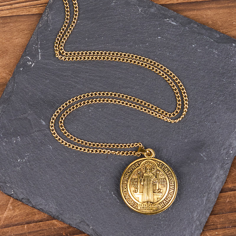 Collana con pendente in stile classico con simbolo di San Benedetto realizzata a mano Christianartworkshop (3 colori) - image 9