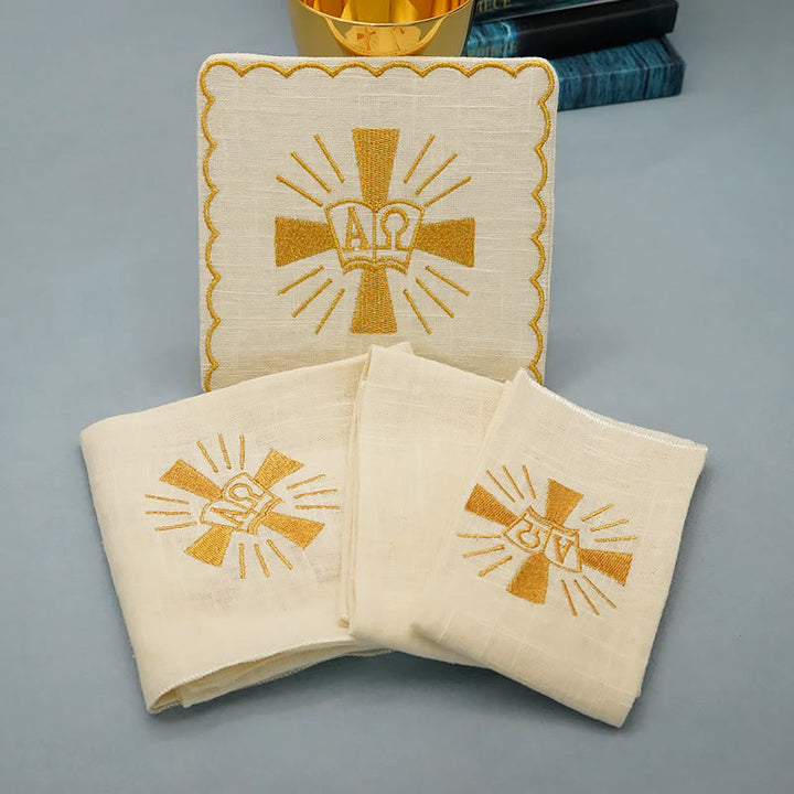 Christianartworkshop Set di biancheria per altare con croce dorata splendente in stile classico - image 1