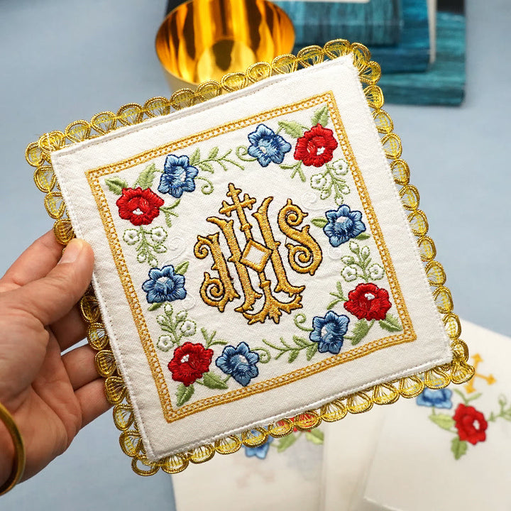 Christianartworkshop Set di biancheria per altare con devozione floreale IHS in stile classico - image 7