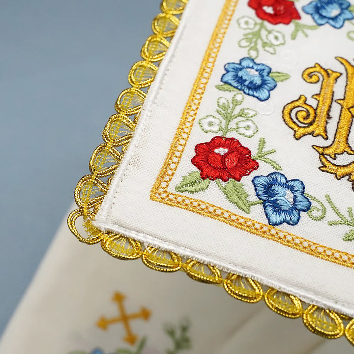 Christianartworkshop Set di biancheria per altare con devozione floreale IHS in stile classico - image 9