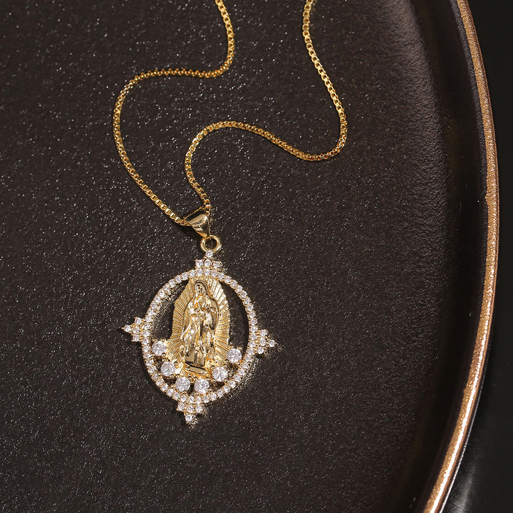 Collana con ciondolo di lusso in pietre preziose della Madonna di Guadalupe Christianartworkshop - image 2
