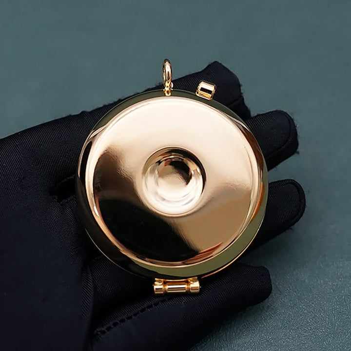 Christianartworkshop Pisside placcata in oro con simbolo Tau – Vaso sacro per la Santa Eucaristia - image 5