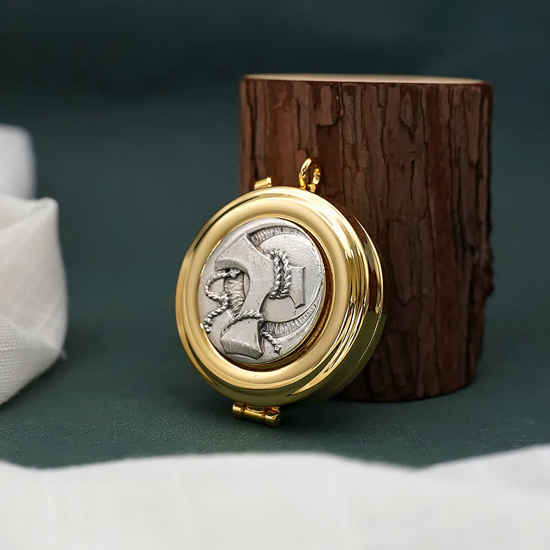 Christianartworkshop Pisside placcata in oro con simbolo Tau – Vaso sacro per la Santa Eucaristia - image 1