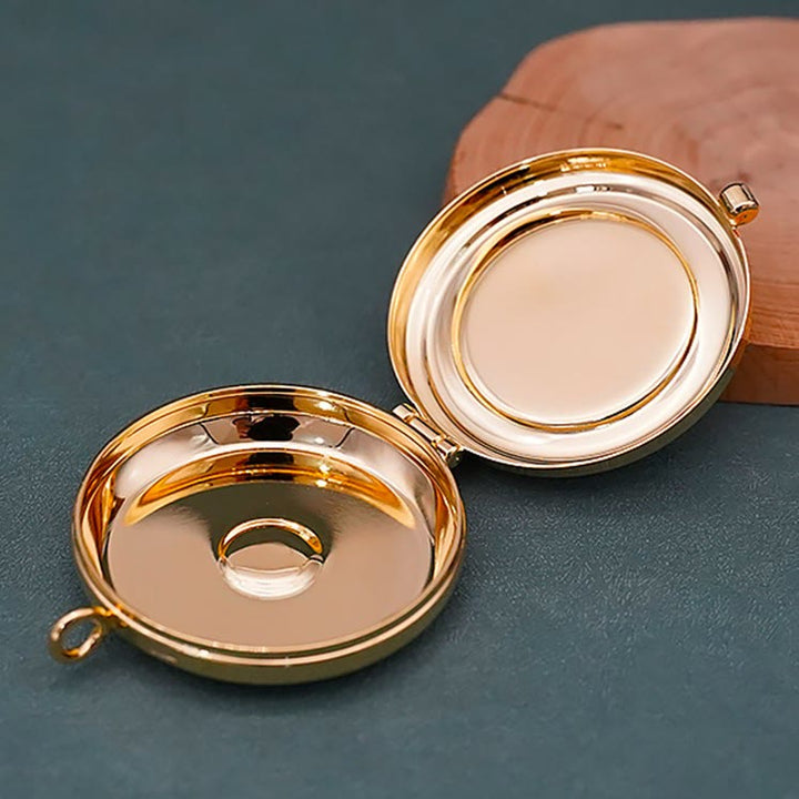 Christianartworkshop Pisside placcata in oro con simbolo Tau – Vaso sacro per la Santa Eucaristia - image 2