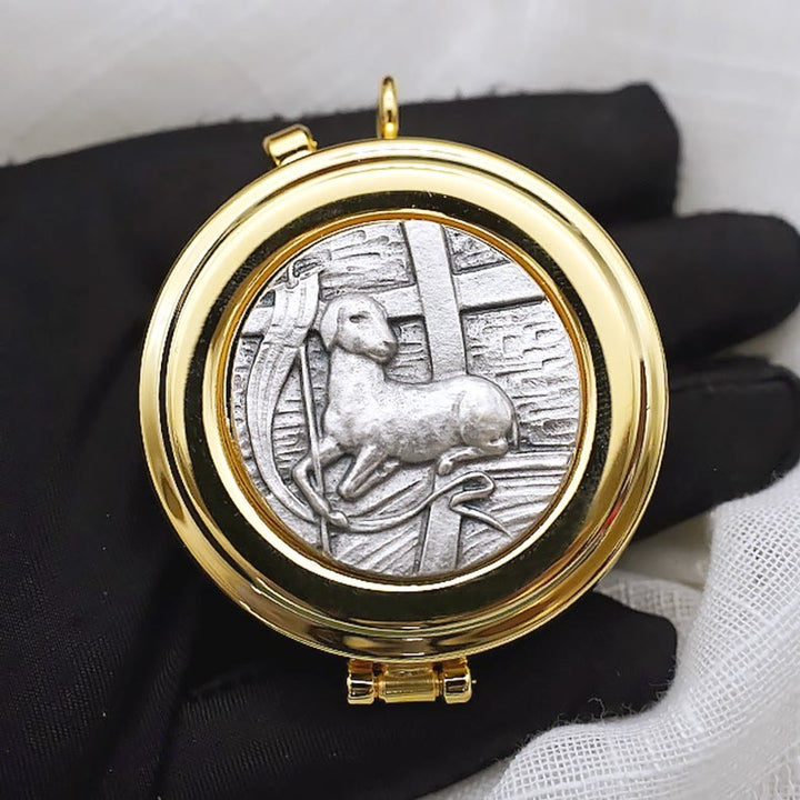 Christianartworkshop Pisside placcata in oro con statua di agnello – Vaso sacro per la Santa Eucaristia - image 4