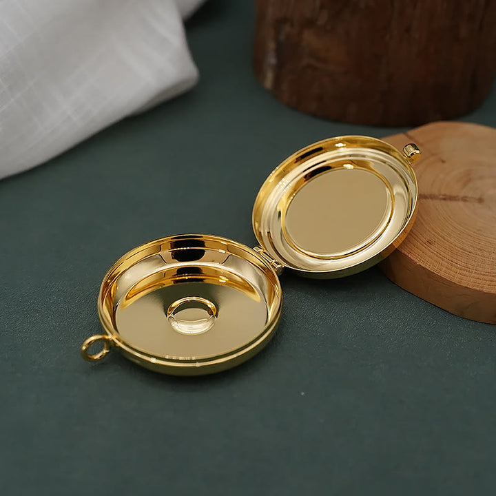 Pisside placcata in oro Christianartworkshop con motivo "Guarda quest'uomo" – Vaso sacro per la Santa Eucaristia - image 5