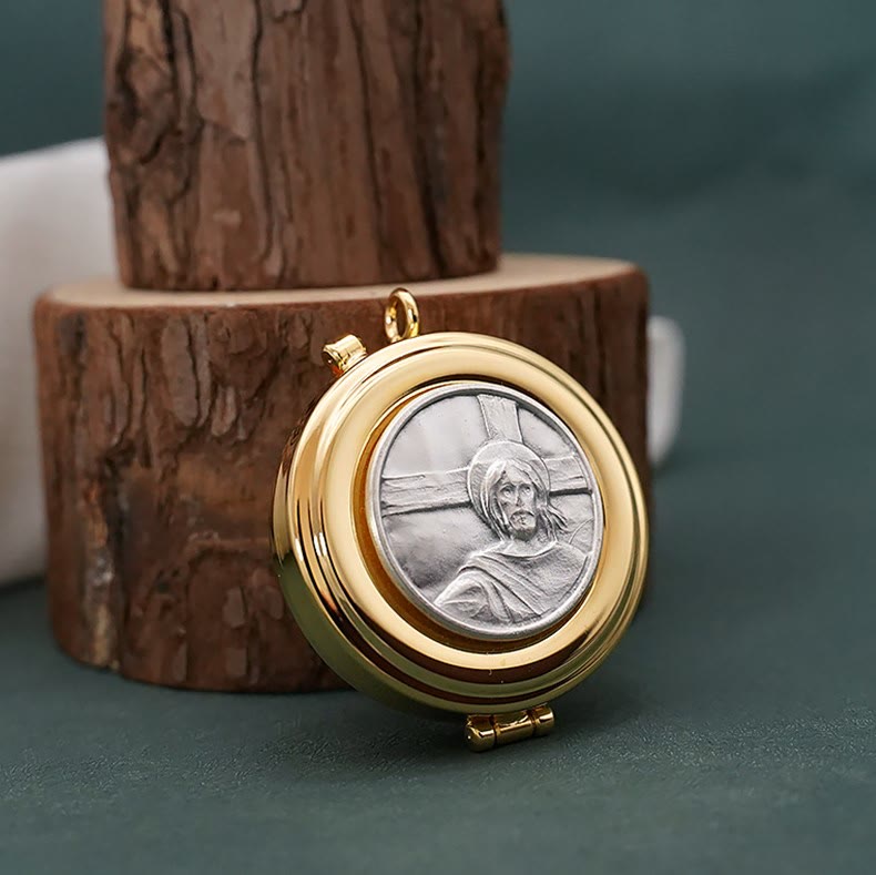 Pisside placcata in oro Christianartworkshop con motivo "Guarda quest'uomo" – Vaso sacro per la Santa Eucaristia - image 1