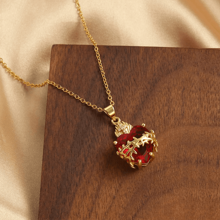 Collana con ciondolo del Sacro Cuore di Gesù in stile moderno con pietre preziose rosse lavorate Christianartworkshop - Sacro Cuore di Gesù - image 0