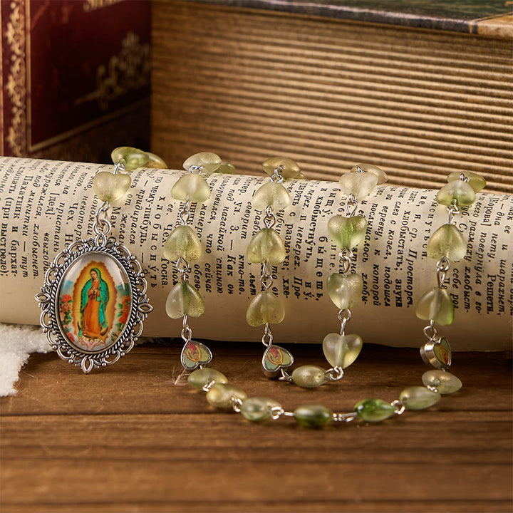 Christianartworkshop Cuore di Spine e Nostra Signora di Guadalupe di Rosario con catena in lega di vetro verde a forma di cuore da 10 mm - image 4