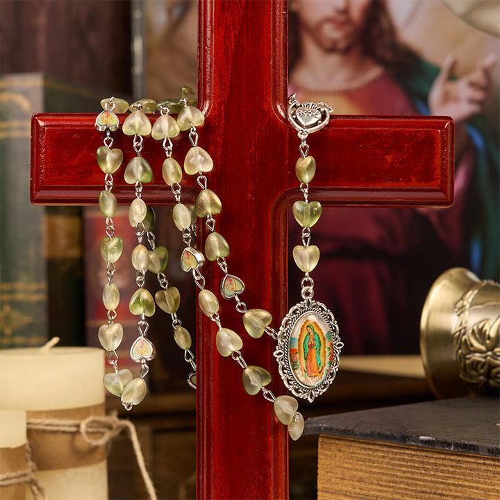 Christianartworkshop Rosario con catena in lega di vetro verde a forma di cuore da 10 mm con Cuore di Spine e Nostra Signora di Guadalupe - image 1