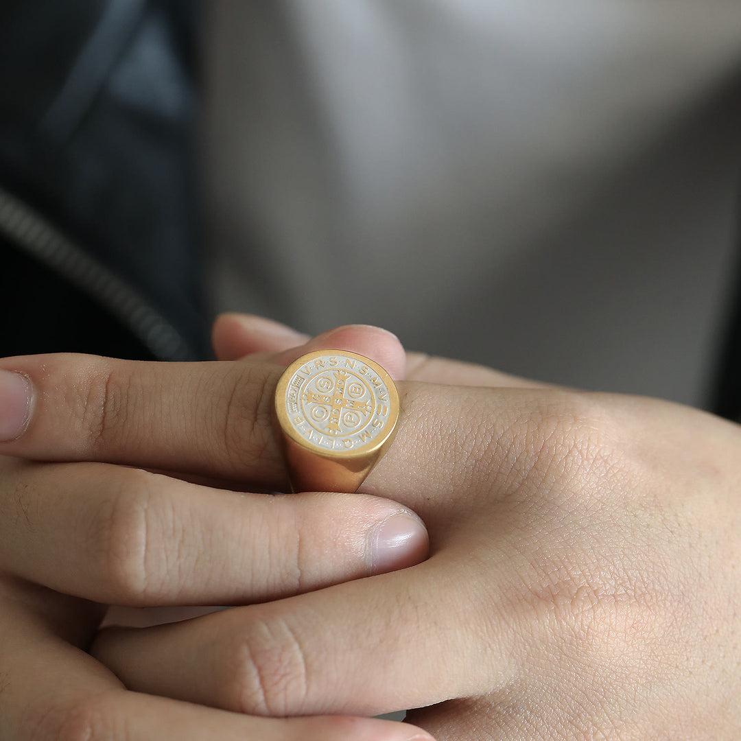 Christianartworkshop 8 stili retrò classico anello di protezione inciso con simbolo di San Benedetto - Golden-1 - US10 - image 9