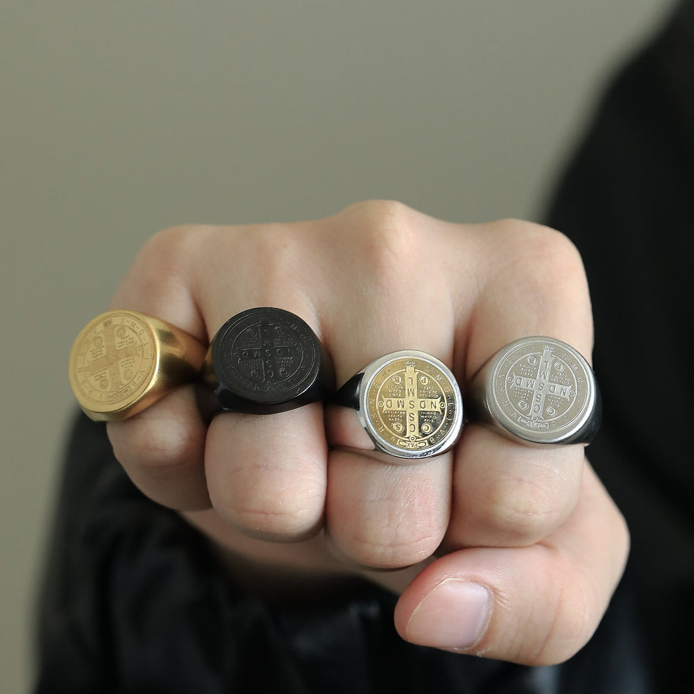 Christianartworkshop 8 stili retrò classico anello di protezione inciso con simbolo di San Benedetto - image 1