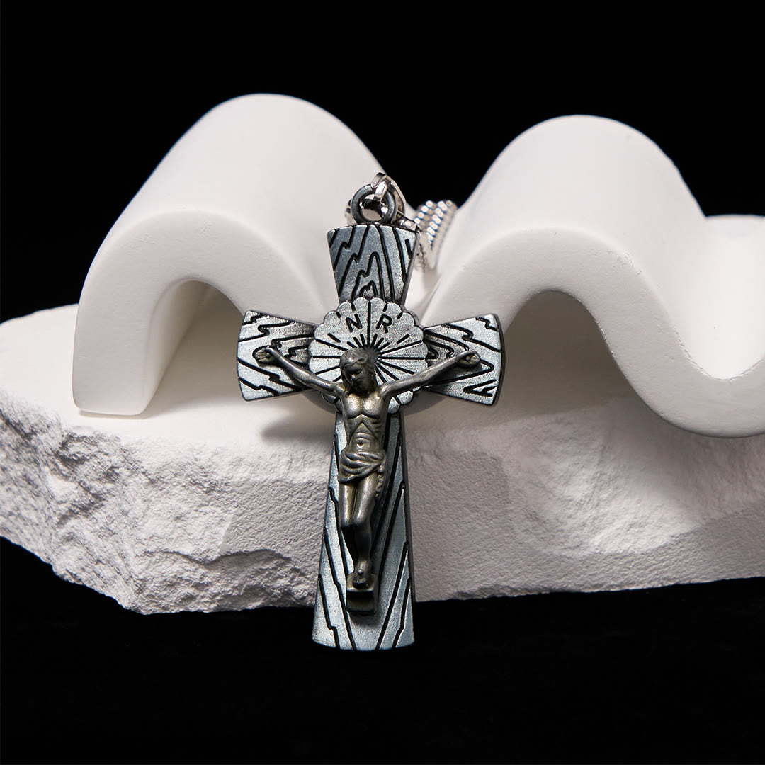 Collana con ciondolo in acciaio al titanio e croce di Gesù con motivo ad albero in stile retrò Christianartworkshop - Colore acciaio titanio - image 0