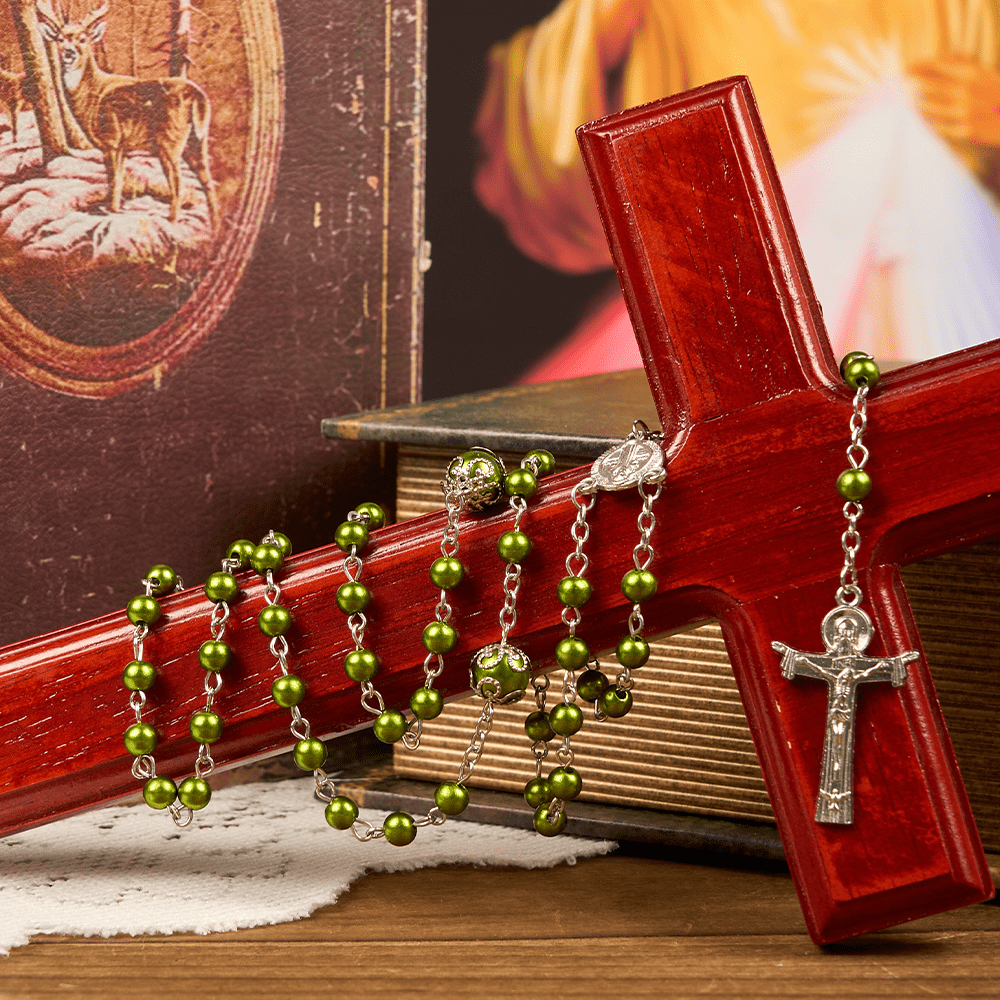 Christianartworkshop Medaglia di San Benedetto e Croce della Trinità con rosario a forma di sfera floreale verde da 6 mm - Medaglia di San Benedetto e Croce della Trinità - image 0