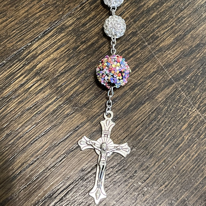 Christianartworkshop Rosario con catena in lega di strass bianchi rotondi da 10 mm con crocifisso e Madonna di Guadalupe - image 5