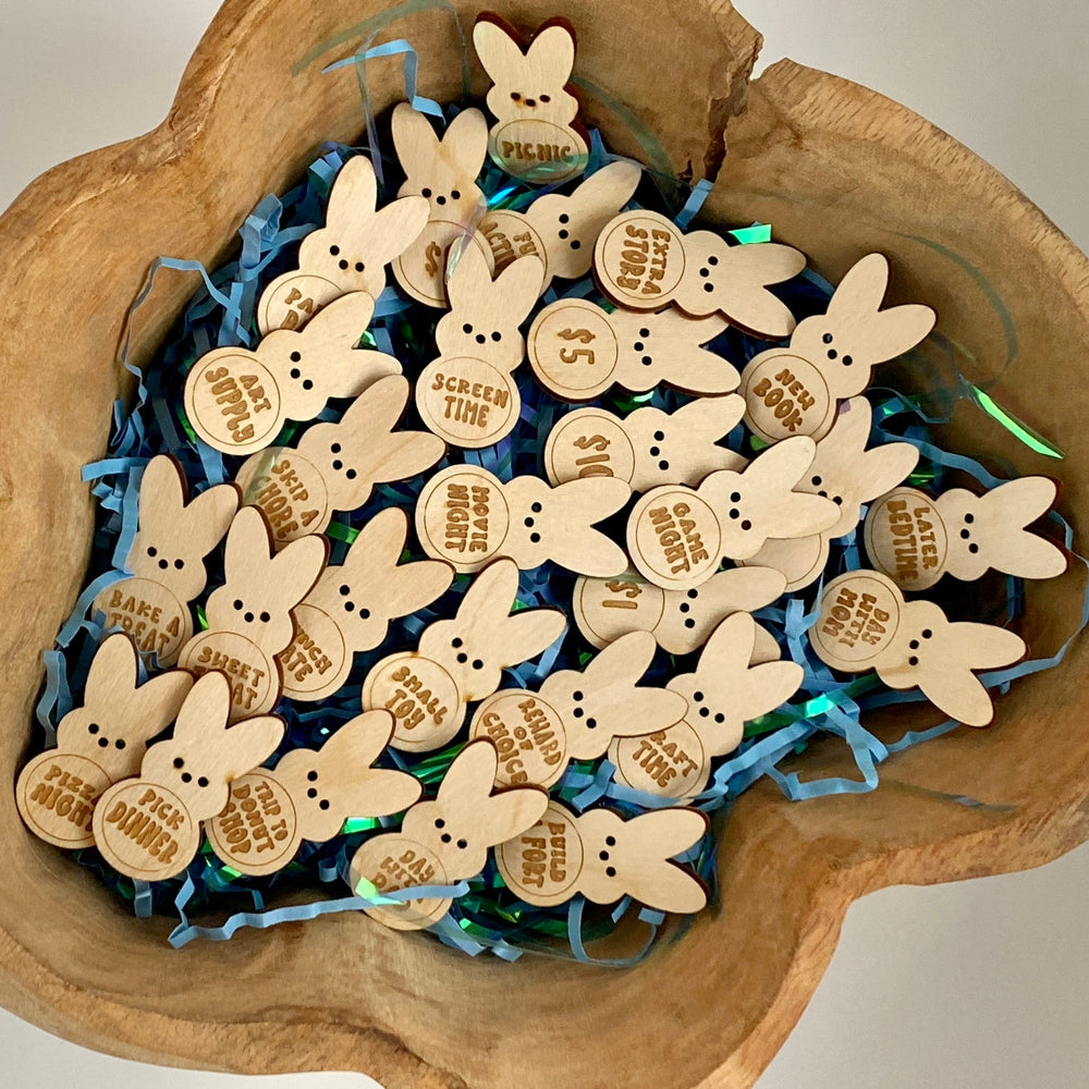 Christianartworkshop Riempitore per uova di Pasqua - Gettoni per riempire le uova di Pasqua a forma di coniglietto incisi con attività - image 1