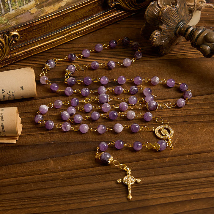 Christianartworkshop Rosario rotondo in cristallo viola da 8 mm con crocifisso e Madonna di Guadalupe - image 2