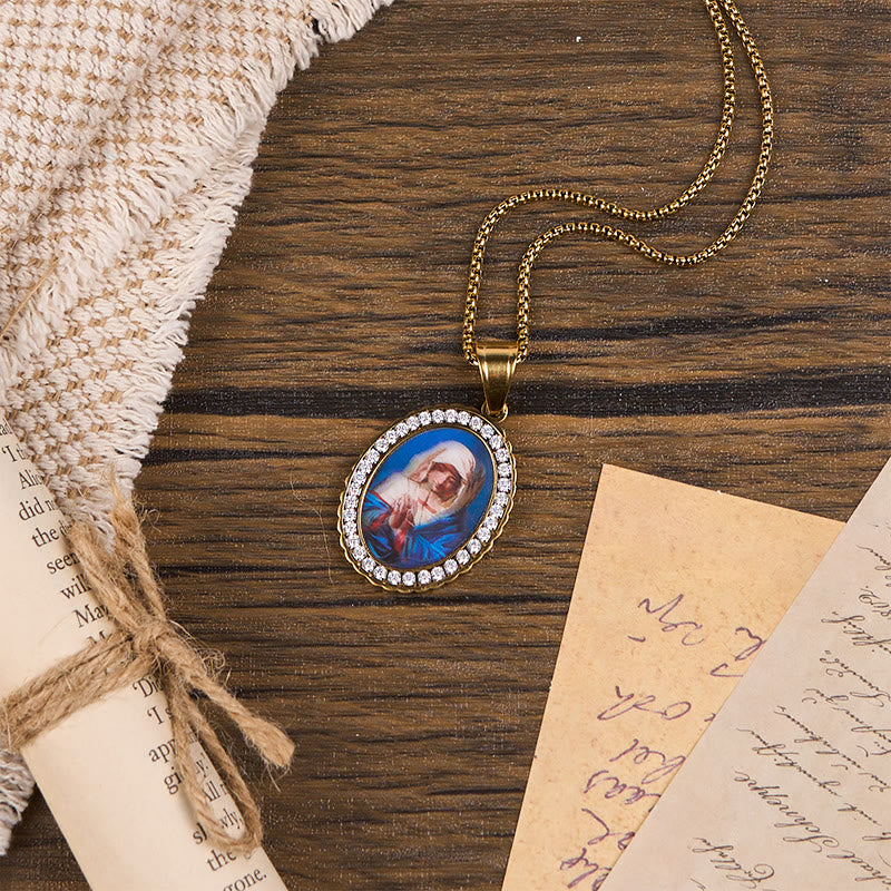 Christianartworkshop La Madonna prega per noi - Collana della Santa Maria in preghiera Un profondo simbolo di devozione - image 3