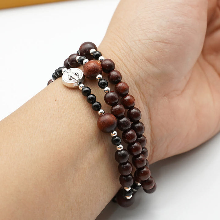 Bracciale elastico a tre cerchi in palissandro da 6 mm con perline del rosario divino di Christianartworkshop - image 2