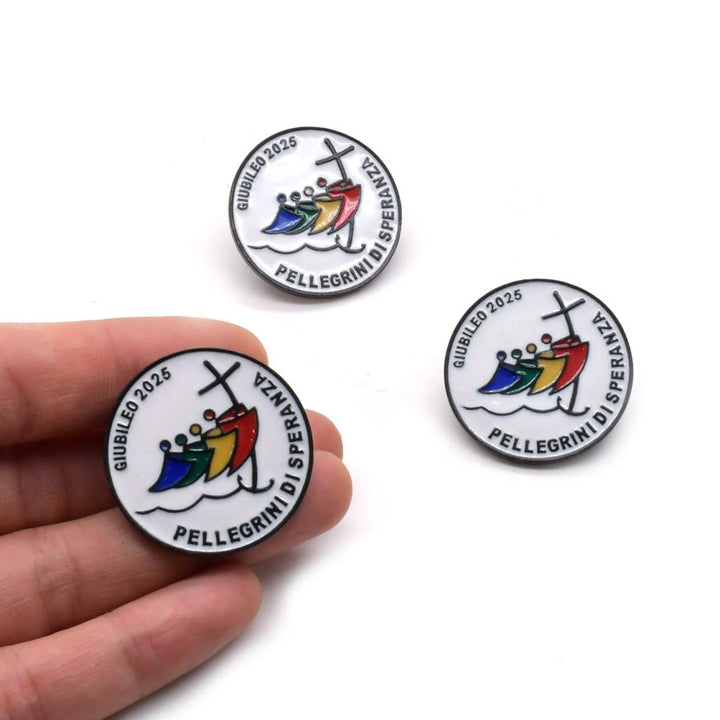 Christianartworkshop Set di 3 distintivi per pellegrini del Giubileo: abbraccia lo spirito del Millennio cristiano - 3 pezzi/set - image 0