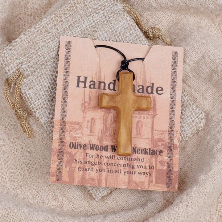 Collana con croce in legno d'ulivo fatta a mano da Christianartworkshop : un simbolo di fede e artigianato - Legno d'ulivo - image 0