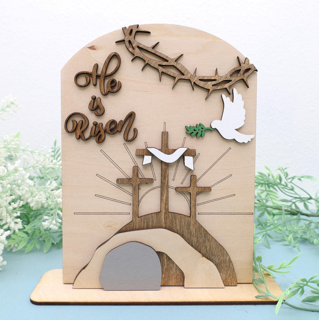 Christianartworkshop "Risen Hope" Set di icone pasquali: espositore decorativo in legno con motivi a croce e tomba - Colore del bosso 1 - image 0