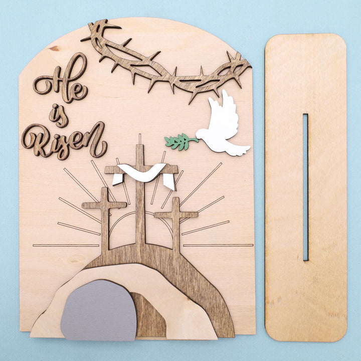 Christianartworkshop "Risen Hope" Set di icone pasquali: espositore decorativo in legno con motivi a croce e tomba - image 5